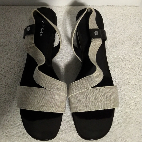 BRAND NEW Calvin Klein Wedge Sandals - Picture 2 of 5